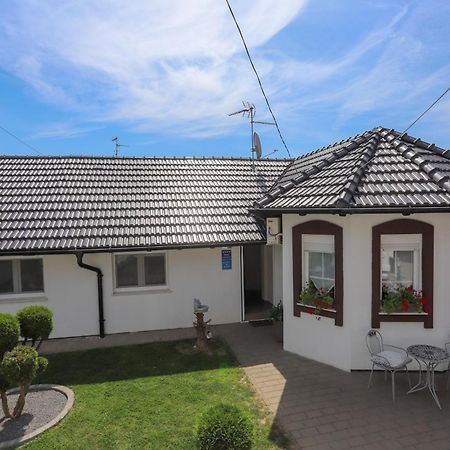 Apartman Veronika Ðakovo Buitenkant foto